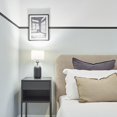 Elegante Appartamento Minimal Dai Tocchi Botanici Milaan Buitenkant foto