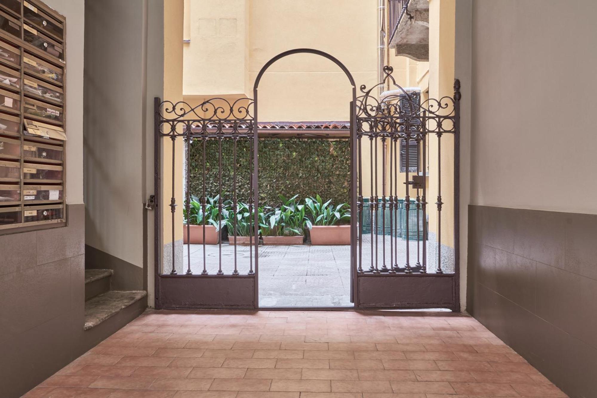 Elegante Appartamento Minimal Dai Tocchi Botanici Milaan Buitenkant foto